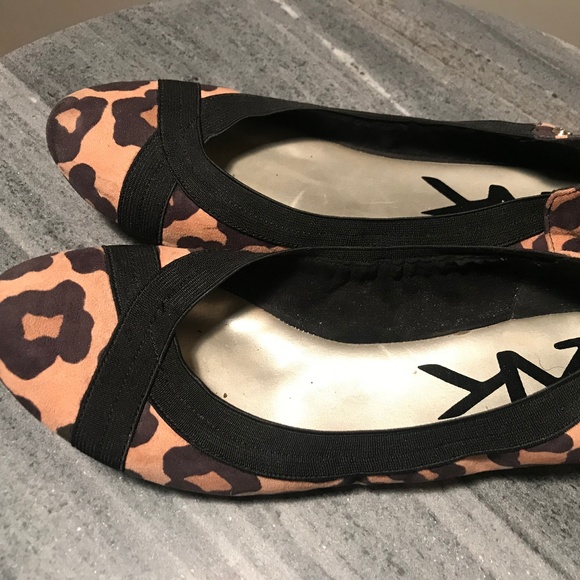 anne klein leopard flats